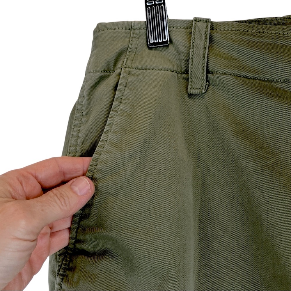 GAP 7" Inseam Downtown Khaki Bermuda Style Short Desert Cactus Green Sz 8 - Picture 6 of 11